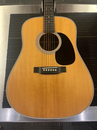 Martin Guitars - D-28